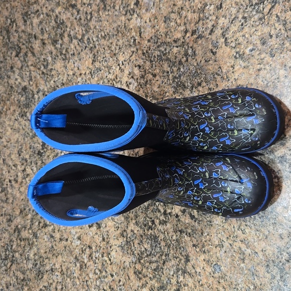 Boys Bogs Size 3 - Picture 2 of 10
